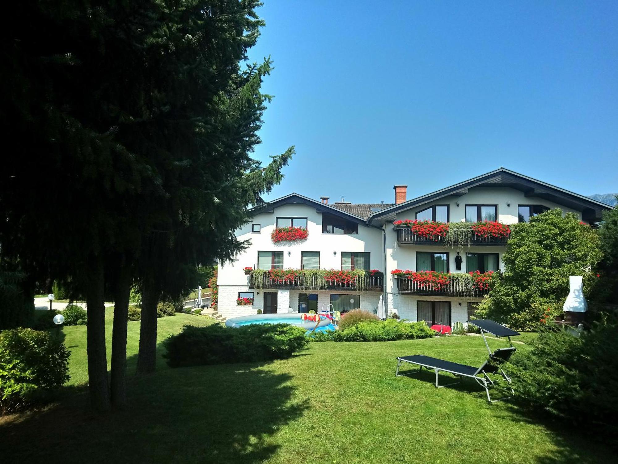 Garden Apartments Jansa Радовлица Екстериор снимка